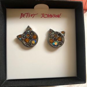 Betsey Johnson Hematite Tone And Boo To You Cat Stud Earrings Oil Slick Crystal